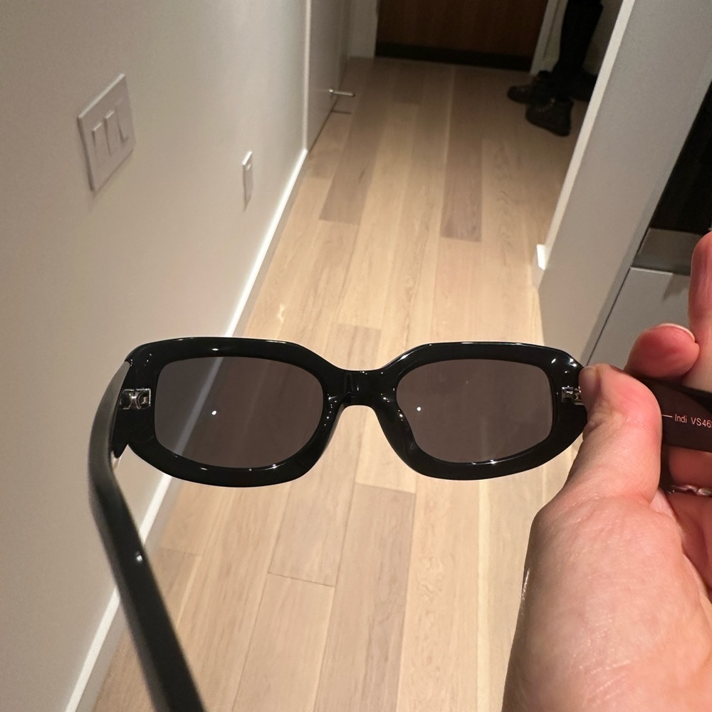 Vehla Indi Sunglasses - Black